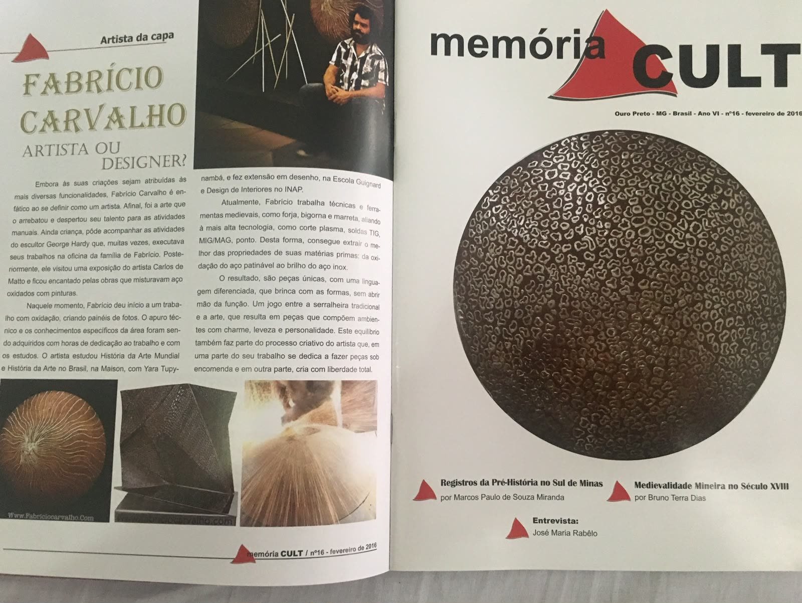 Revista Memória CULT aberta: página sobre Fabrício Carvalho e a capa com uma peça circular de aço